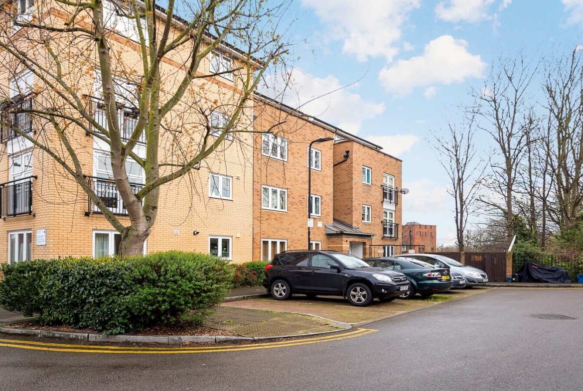 2 Bedroom Flat For Rent