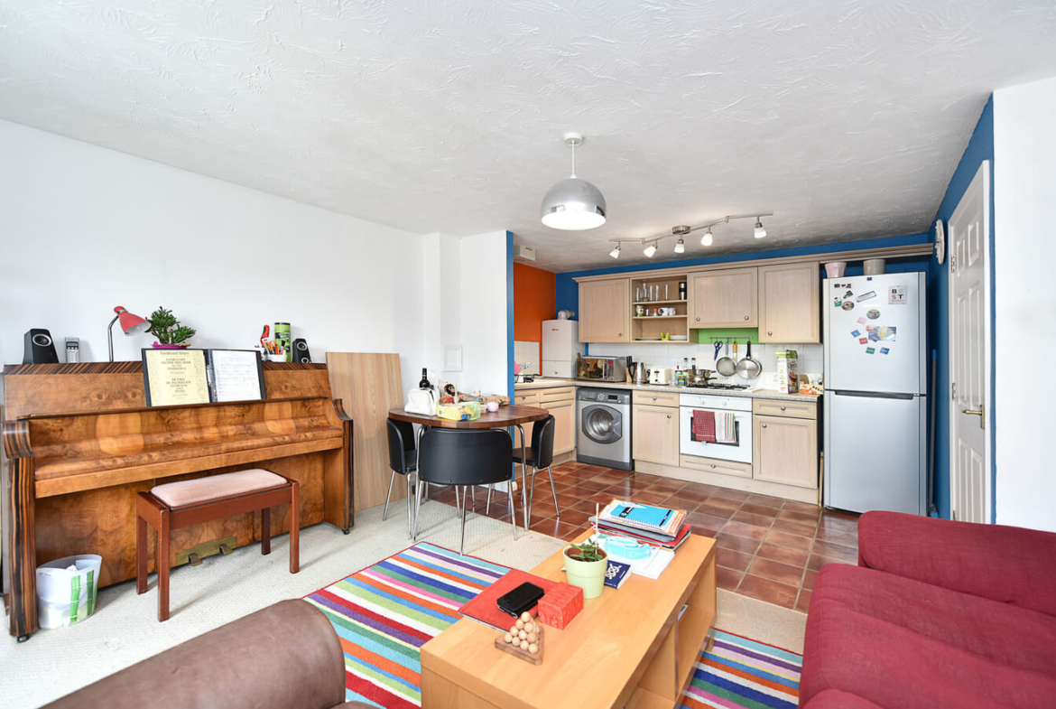 2 Bedroom Flat For Sale