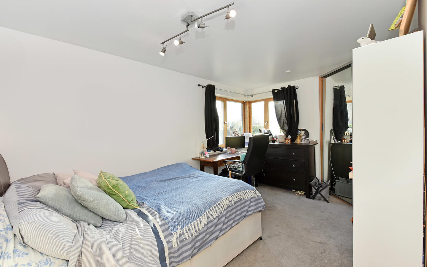 2 Bedroom Flat For Sale