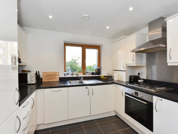 2 Bedroom Flat For Sale