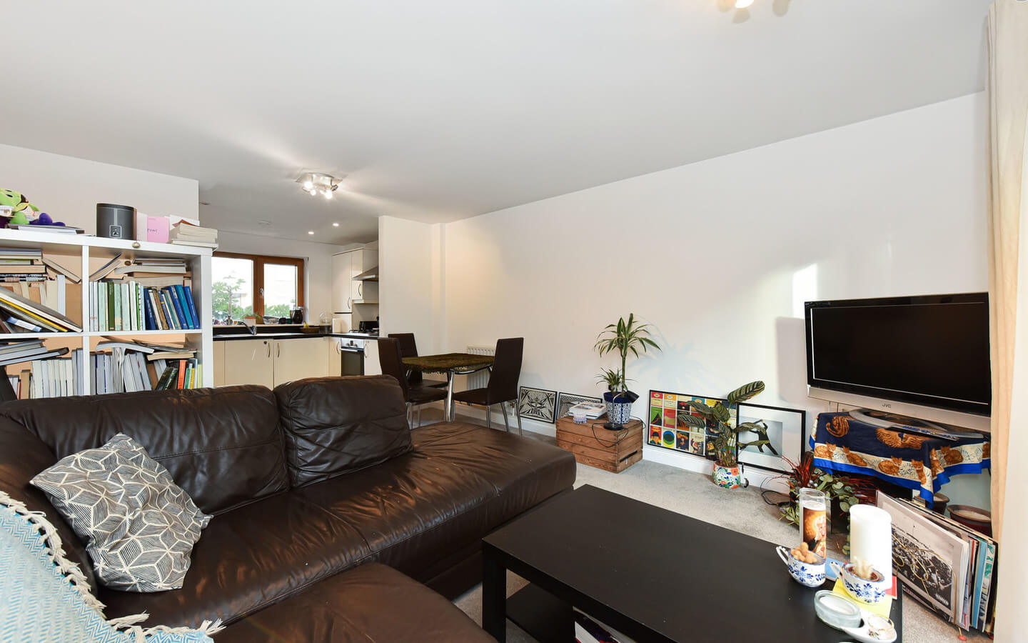 2 Bedroom Flat For Sale