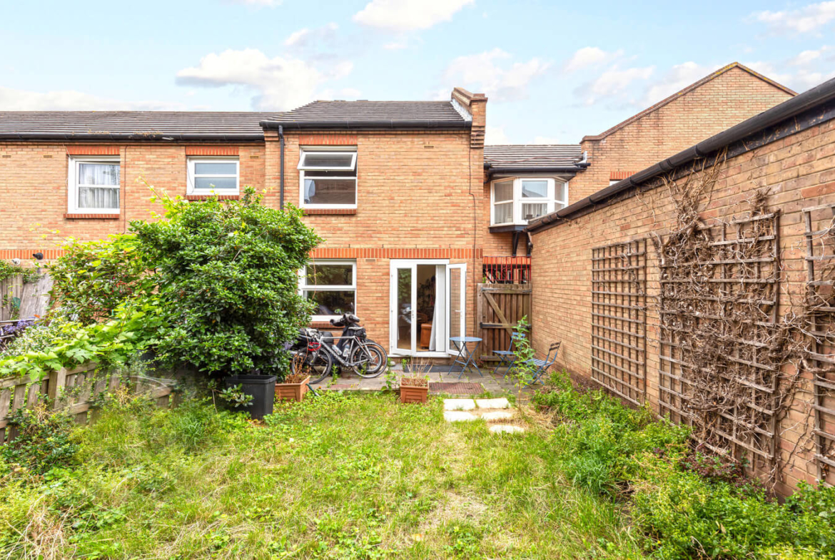 2 bedroom house for rent