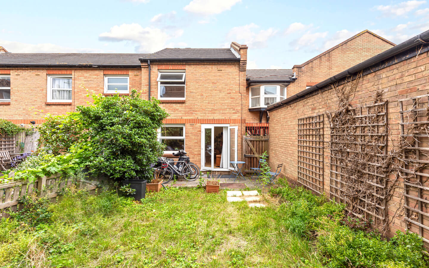 2 bedroom house for rent