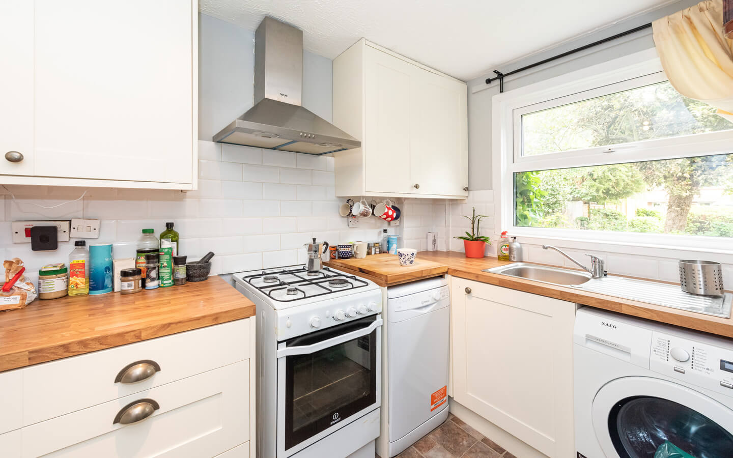 2 bedroom house for rent