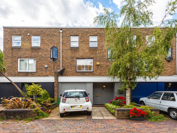 4 Bedroom House For Sale