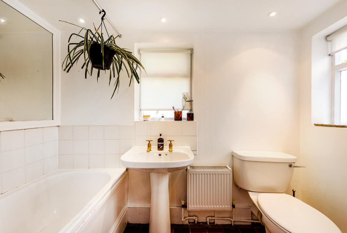 One Bedroom House For Rent - 15a E9 7AE