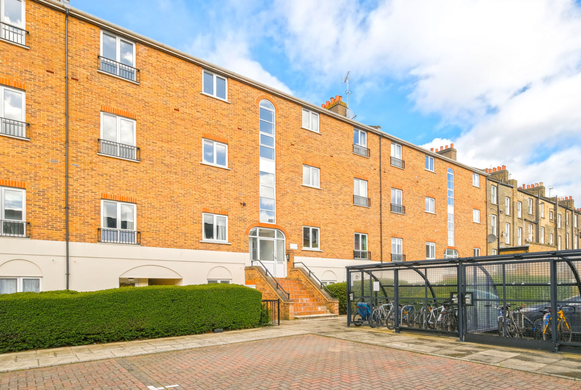 2 Bedroom Flat For Rent - London - E3 5SA