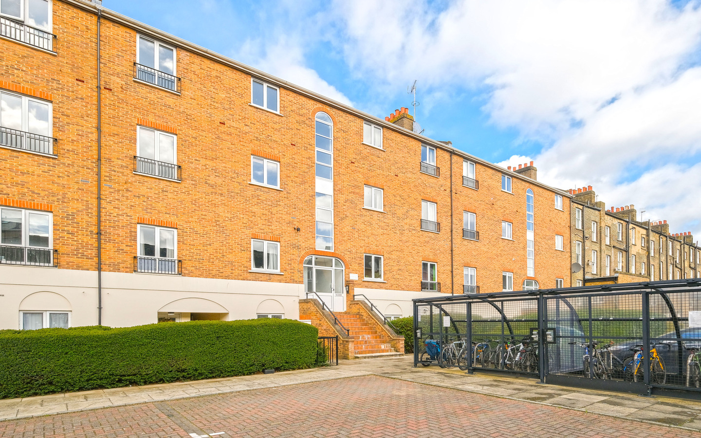 2 Bedroom Flat For Rent - London - E3 5SA