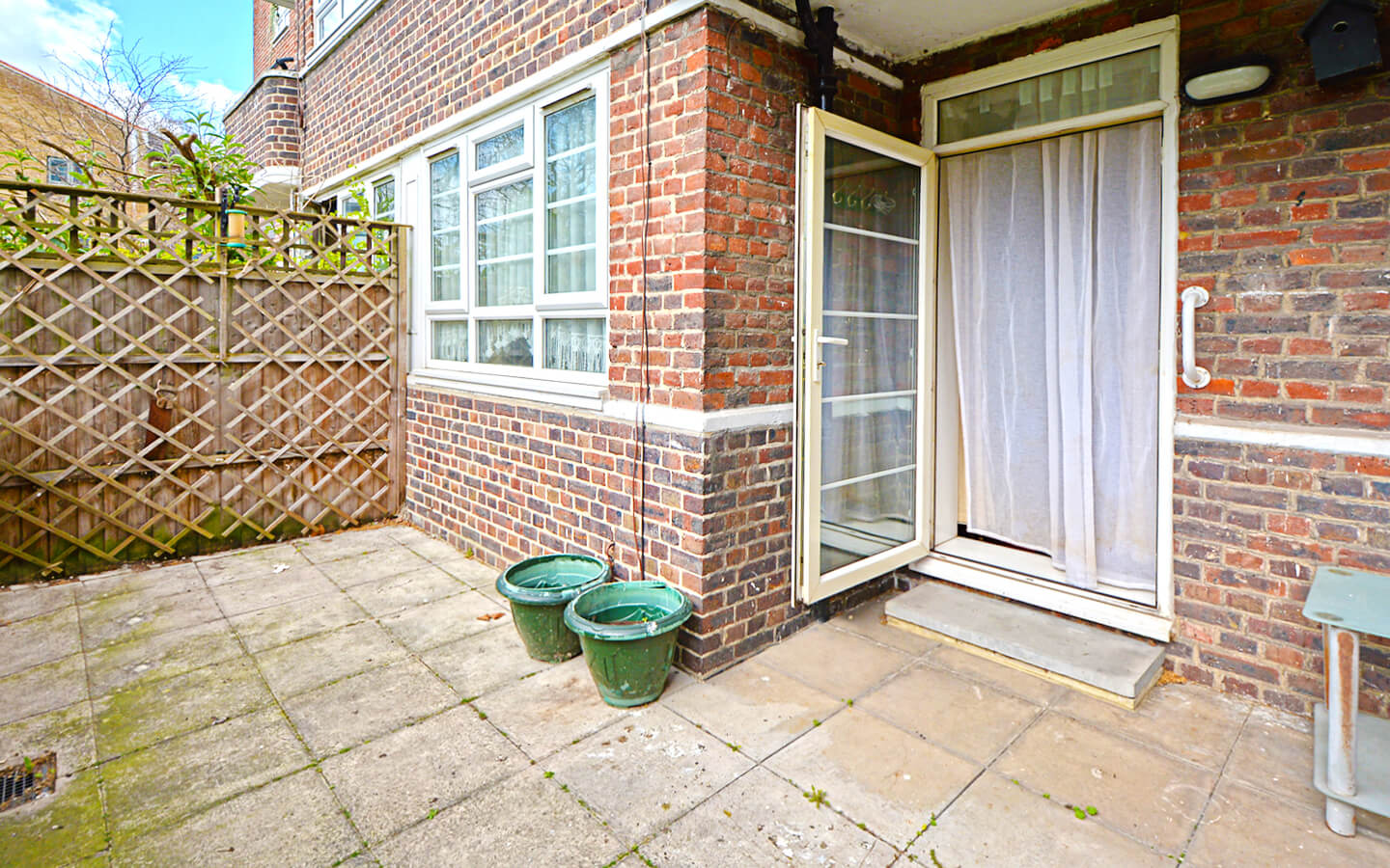 2 Bedroom Flat For Sale - Hackney - London
