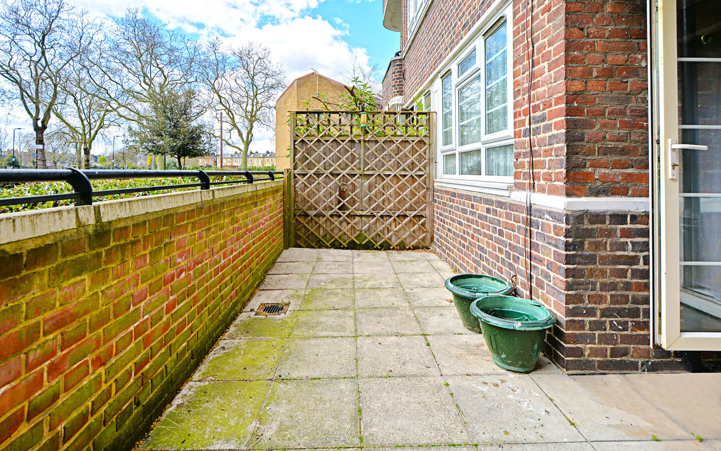 2 Bedroom Flat For Sale - Hackney - London