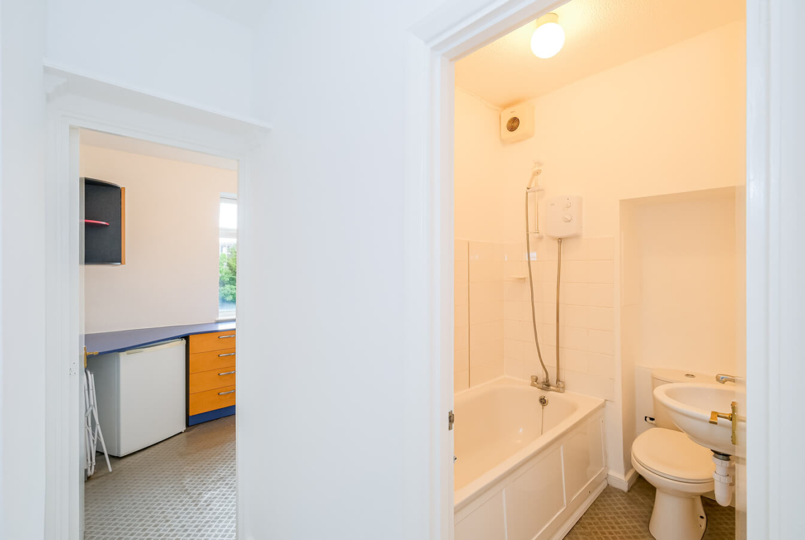One Bedroom Flat For Rent - Hackney - London - E9 5HP