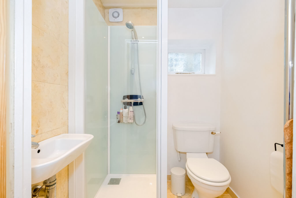 3 Bedroom House For Rent - London - E3