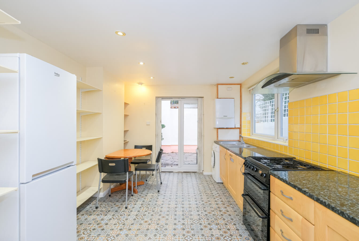 3 Bedroom House For Rent - London - E3