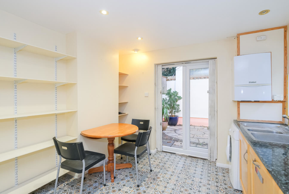 3 Bedroom House For Rent - London - E3