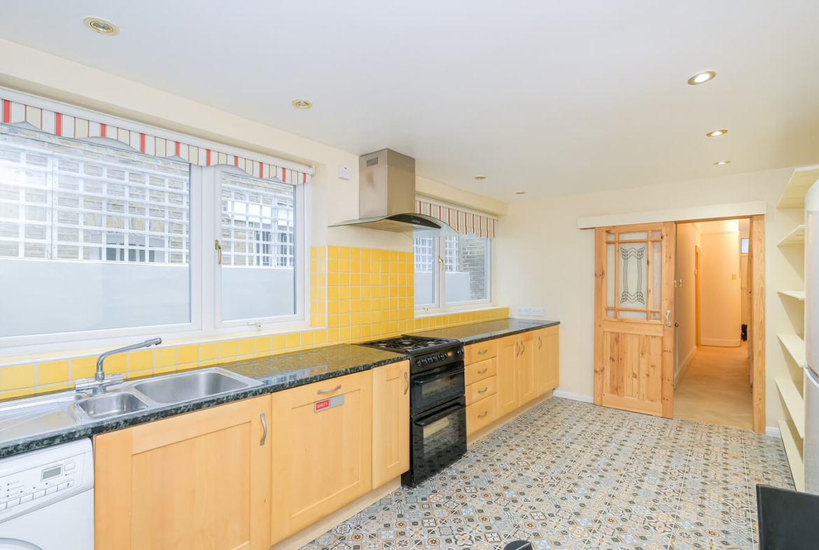 3 Bedroom House For Rent - London - E3