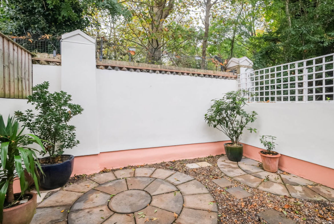 3 Bedroom House For Rent - London - E3