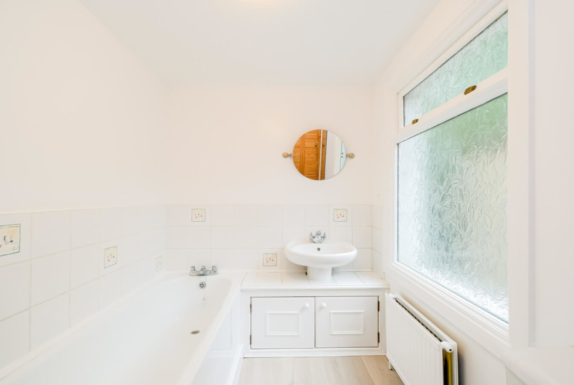 3 Bedroom House For Rent - London - E3