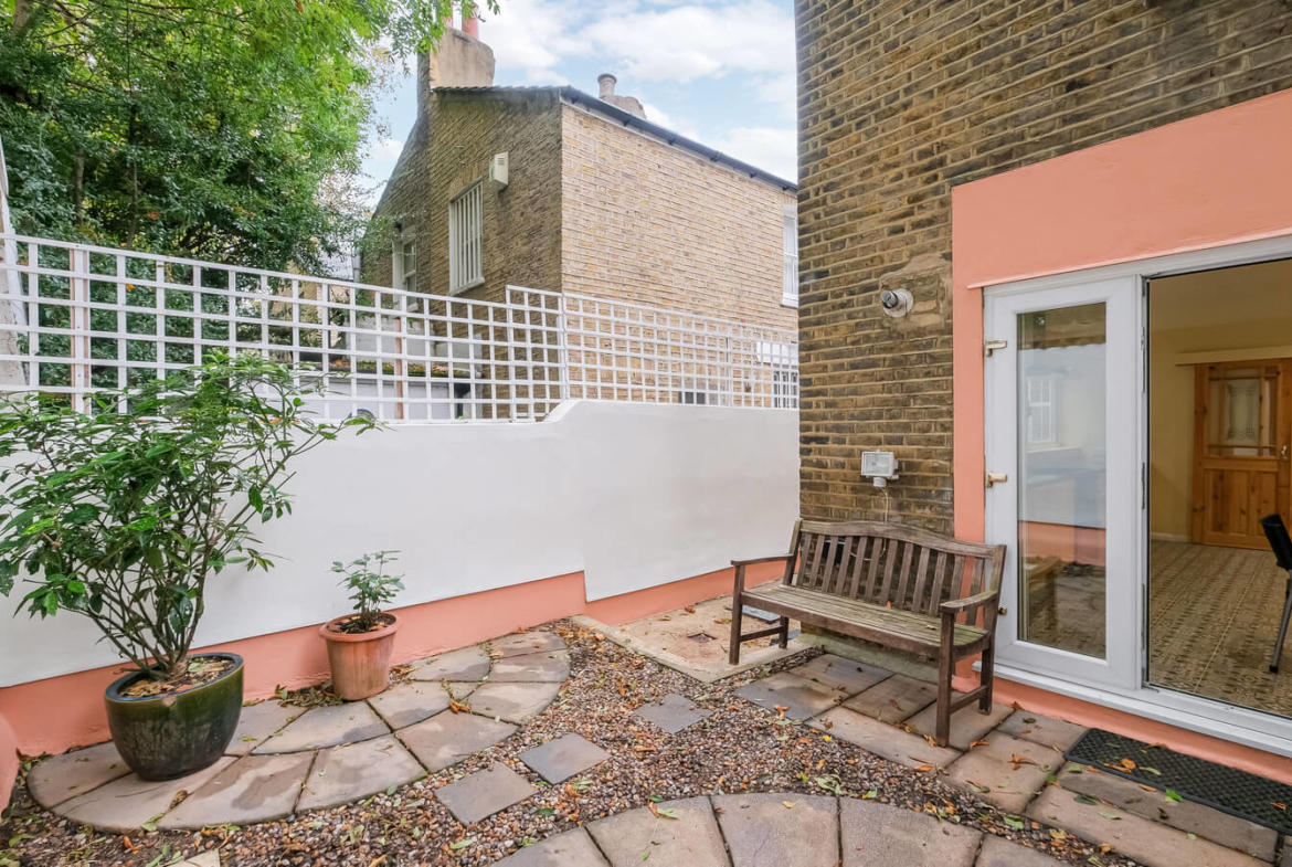 3 Bedroom House For Rent - London - E3
