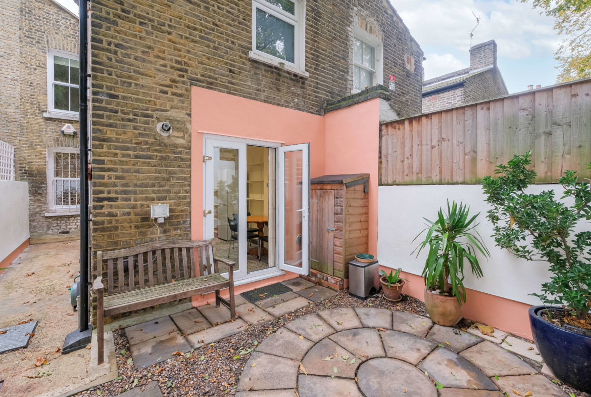 3 Bedroom House For Rent - London - E3