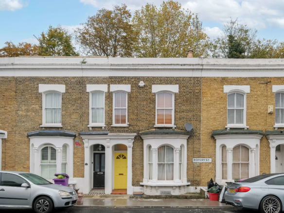 3 Bedroom House For Rent - London - E3