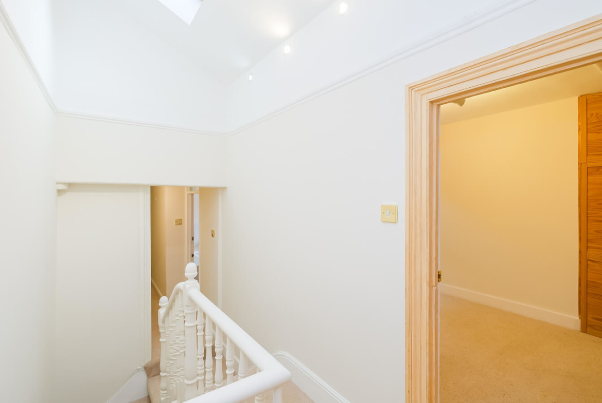 3 Bedroom House For Rent - London - E3