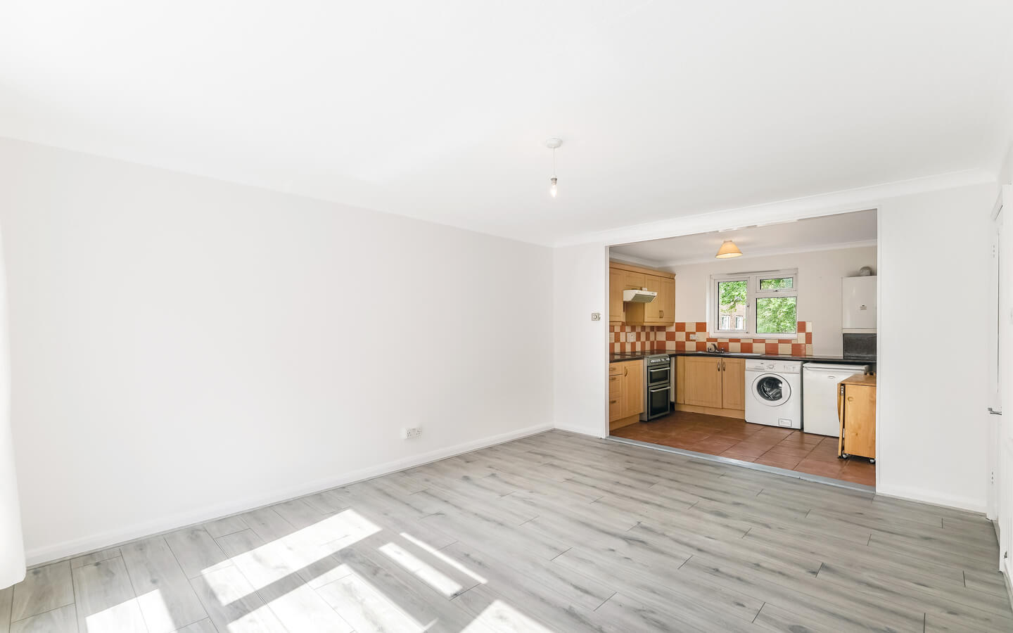 2 Bedroom Flat For Rent E2 Hackney London