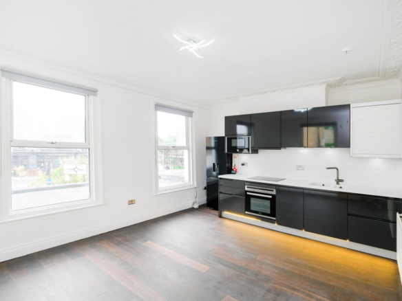 3 Bedroom Flat For Rent in Hackney London E9 7HD