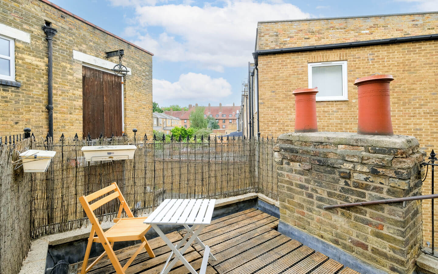 3 Bedroom Flat For Rent in Hackney London E9 7HD