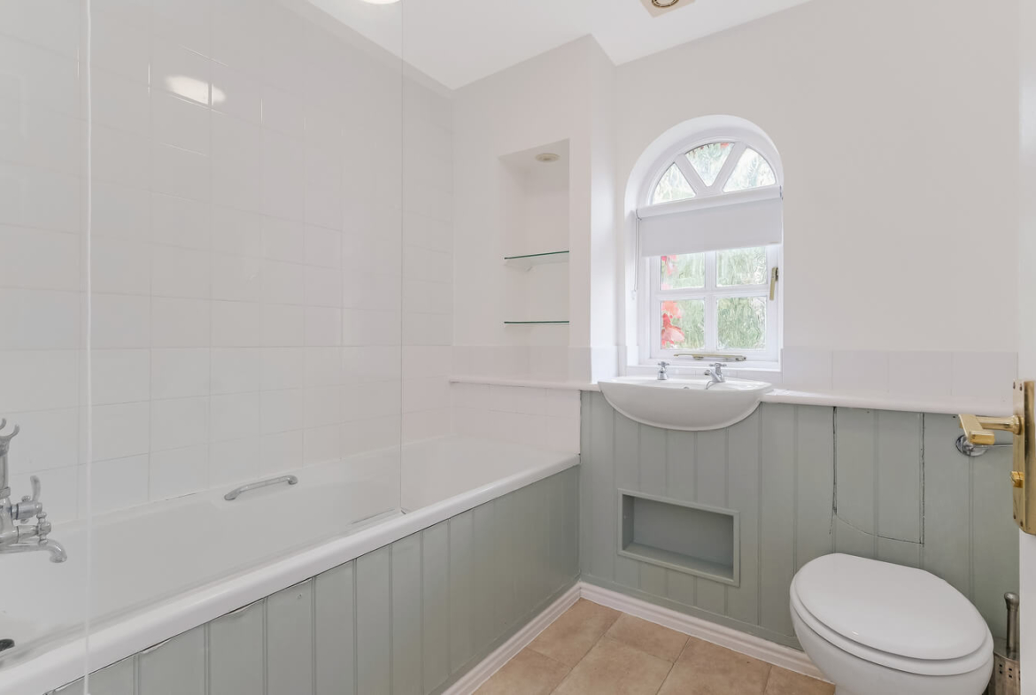 2 Bedroom House For Rent in Hackney London E9