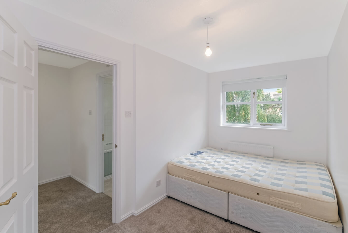 2 Bedroom House For Rent in Hackney London E9